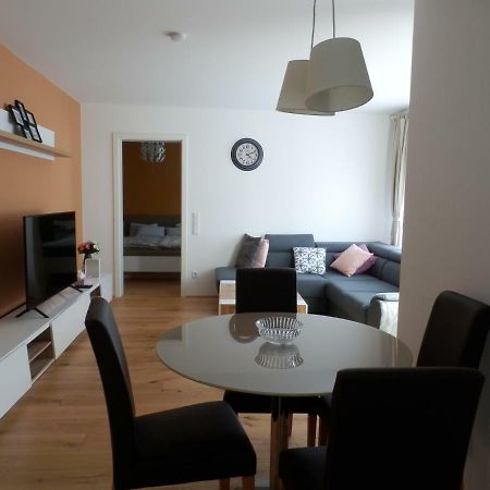Spacious, Modern 1-Bdrm Apt Near Vic & Austria Ctr Apartment Vienna Exterior photo
