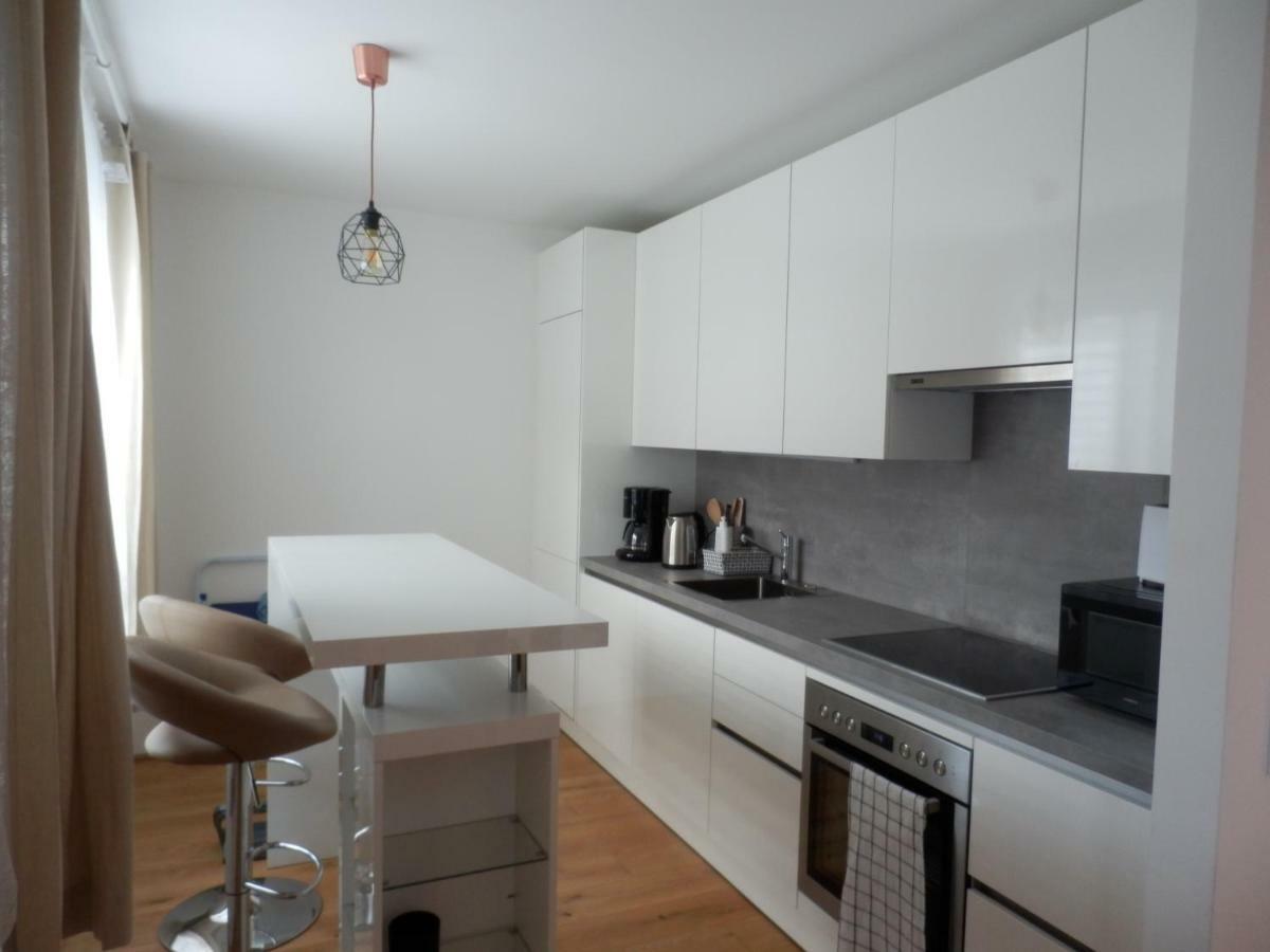 Spacious, Modern 1-Bdrm Apt Near Vic & Austria Ctr Apartment Vienna Exterior photo