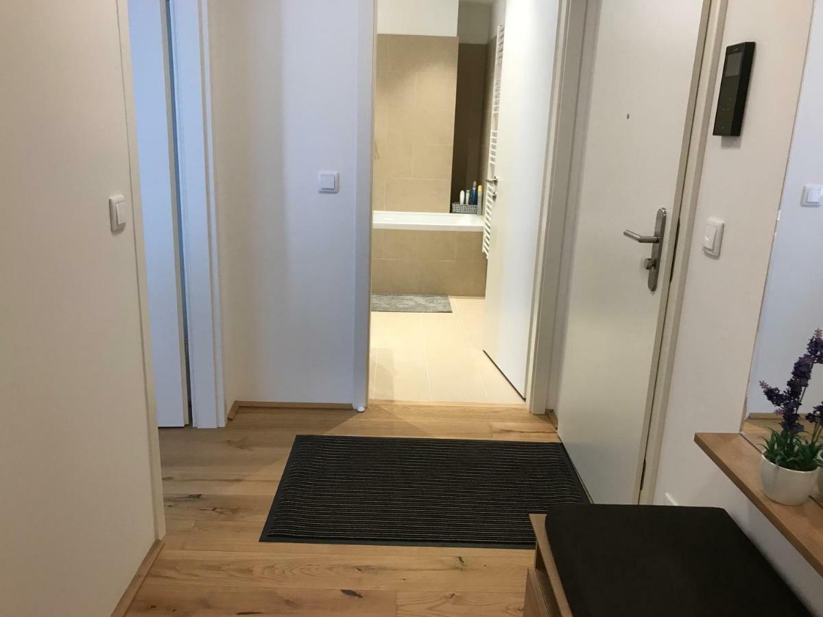Spacious, Modern 1-Bdrm Apt Near Vic & Austria Ctr Apartment Vienna Exterior photo